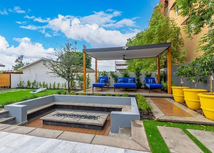 Ferienhaus Modern Downtown Oasis