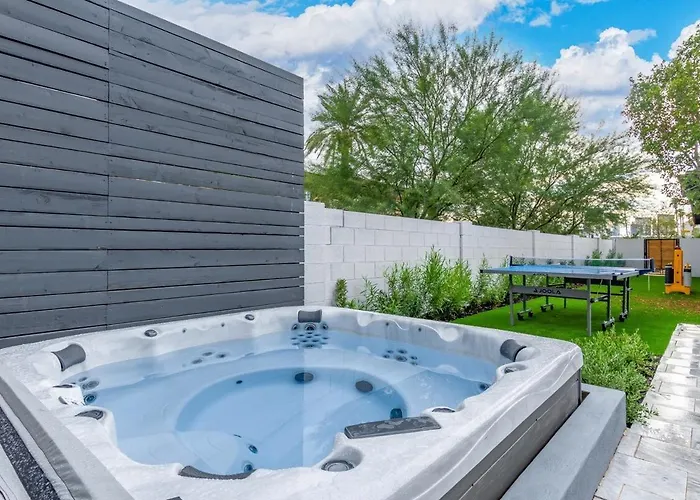 Modern Downtown Oasis