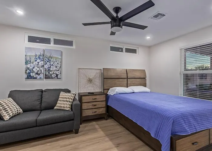 Modern Downtown Oasis Ferienhaus *